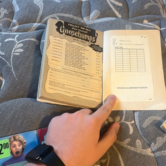 Scholastic Three Vintage R.L. Stine Goosebumps Books - Picture 5 of 10
